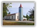 Kärdlan pieni kivinen kirkko valmistui vuonna 1863 ja puinen kellotorni lisättiin 1929.