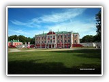 Kadriorg-puisto on Viron näyttävin palatsi- ja kaupunkipuisto, joka kattaa noin 70 hehtaarin alueen.( 2019 )